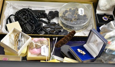 Lot 387 - Assorted jewellery including silver pieces, jet, French jet, costume jewellery including...