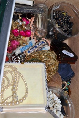 Lot 393 - A quantity of jet jewellery and beads and assorted costume jewellery, purses, accessories, etc