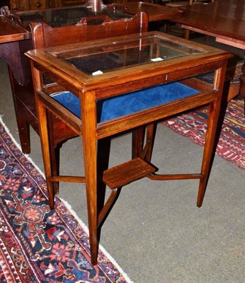 Lot 539 - An Edwardian mahogany inlaid bijouterie table