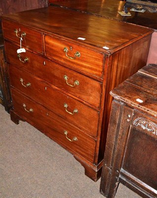 Lot 547 - A George III small mahogany chest of drawers