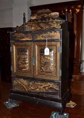 Lot 552 - A Japanese table, cabinet and stand