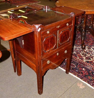 Lot 556 - Georgian mahogany pot cupboard