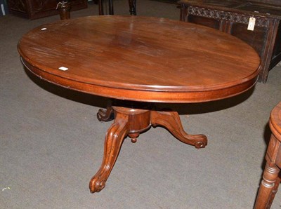 Lot 585 - 19th century mahogany oval breakfast table