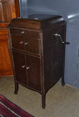 Lot 604 - An oak cased gramophone by His Master's Voice and a small quantity of 78s records