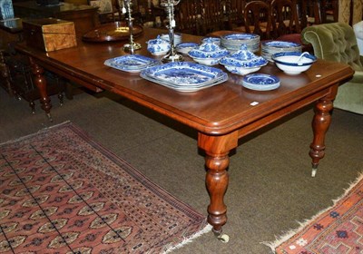 Lot 621 - A Victorian mahogany extending dining table