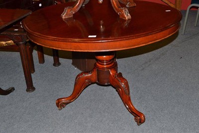 Lot 708 - A Victorian mahogany tilt top breakfast table