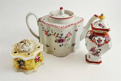 Lot 48 - A Newhall teapot pattern no. 298, a porcelain vase and cover and a porcelain inkwell (3)