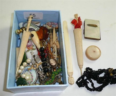 Lot 55 - Small bone and ivory pieces including miniature parasols with Stanhope viewers, inlaid letter...