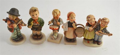 Lot 124 - Five Hummel figures; Trumpet Boy, Little Drummer, Little Fiddler, Meditation, 'Musical Pair'