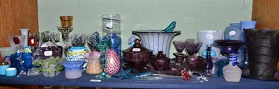 Lot 213 - Shelf of assorted modern coloured glass