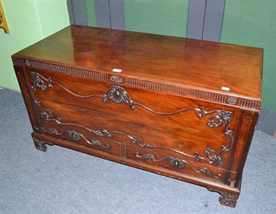 Lot 419 - A 19th century mahogany coffer