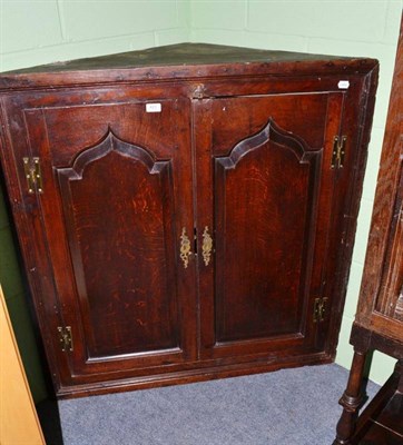 Lot 423 - Large Georgian oak double door corner cupboard