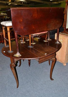 Lot 442 - An oak drop leaf table on pad feet and a mahogany drop leaf table