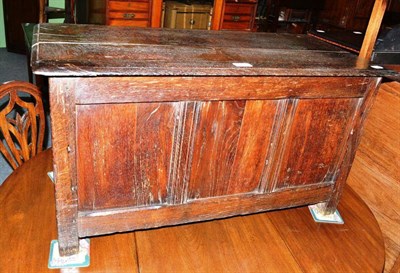 Lot 448 - A 17th century oak small coffer