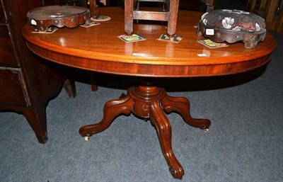 Lot 452 - A Victorian mahogany breakfast table