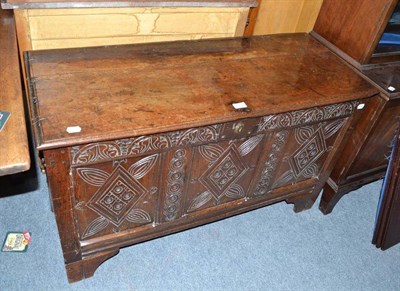 Lot 538 - 17th century oak coffer