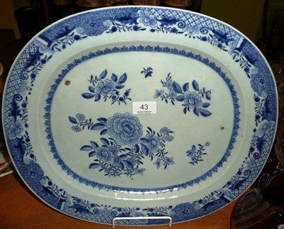 Lot 43 - A large Chinese export blue and white meat dish