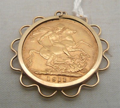 Lot 112 - A mounted 1911 sovereign