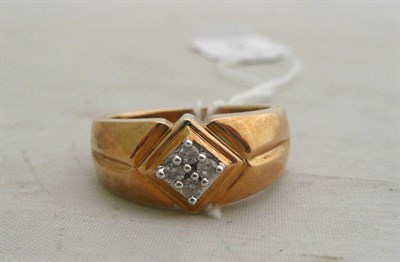 Lot 269 - A 9ct gold diamond signet ring