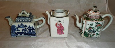 Lot 279 - A Chinese famille vert kettle, another decorated with figures and a blue and white...
