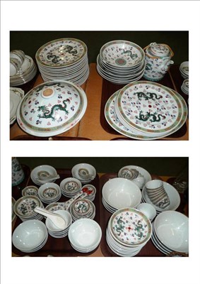 Lot 336 - Chinese porcelain dinner service