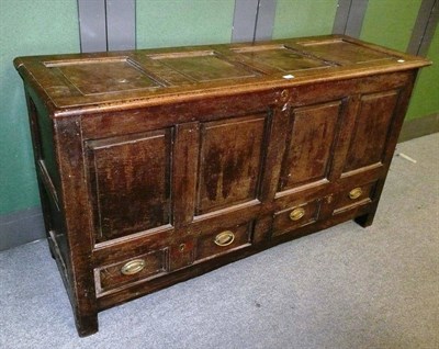 Lot 469 - An 18th century panelled oak mule chest