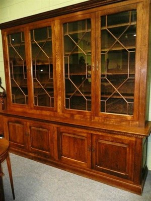 Lot 473 - A large oak bookcase