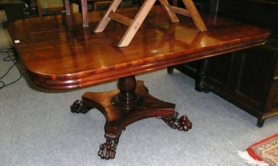 Lot 543 - Victorian pedestal breakfast table