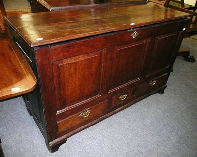 Lot 558 - Large oak mule chest