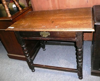 Lot 572 - An oak single drawer table