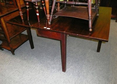 Lot 584 - Georgian mahogany drop leaf table