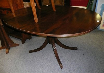 Lot 655 - Reproduction breakfast table