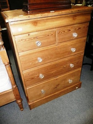 Lot 685 - Victorian pine chest