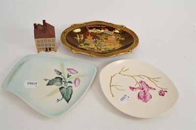 Lot 36 - A Goss cottage, Dr Samuel Johnson birth place and three Carlton dishes