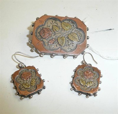 Lot 68 - A silver brooch with gold overlay and matching earrings