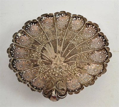 Lot 123 - Pierced silver shell shaped comport