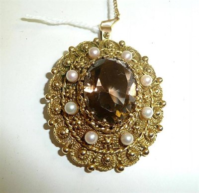 Lot 250 - A 9ct gold smoky quartz and cultured pearl brooch/pendant
