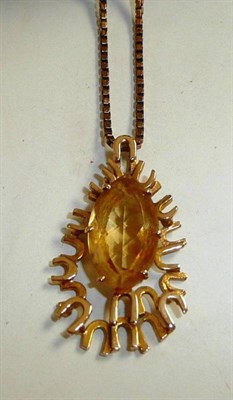 Lot 299 - A 9ct gold citrine pendant on a 9ct gold box link chain