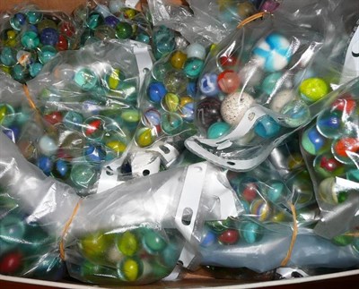 Lot 371 - A large collection of marbles