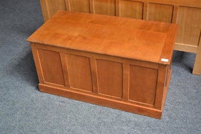 Lot 887 - A Lyndon  "Cat and Mouse " Hammell Panelled Oak Blanket Box, with recessed cat and mouse signature