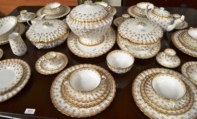 Lot 405 - Spode 'Fleur de Lys' pattern gilt decorated tea and dinner service