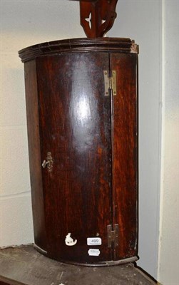 Lot 499 - Small oak hanging cupboard