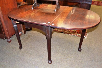 Lot 500 - A mahogany drop leaf table