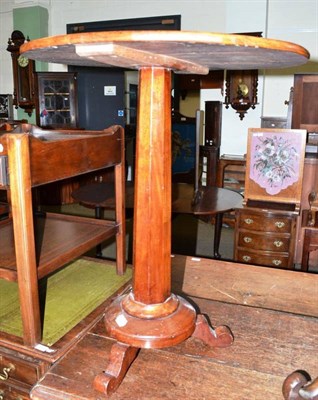 Lot 528 - A Victorian mahogany oval top occasional table