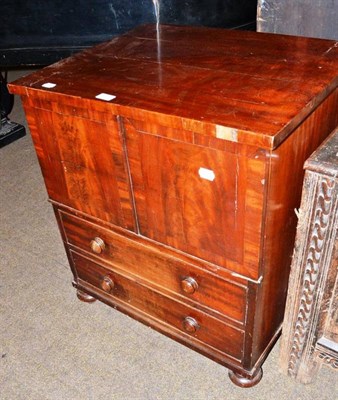 Lot 535 - A 19th century mahogany commode