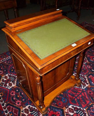 Lot 587 - A reproduction walnut Davenport desk