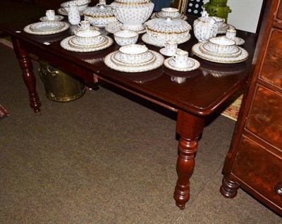 Lot 633 - A mahogany wind out dining table