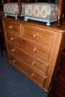 Lot 682 - A pine chest of drawers