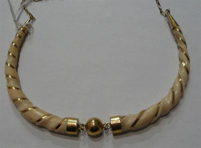 Lot 3 - A collar necklace with central bead