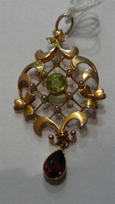 Lot 12 - An Edwardian peridot, seed pearl and garnet pendant